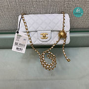 Chanel Classic Flap Pearl Crush Rectangle White Lambskin 20x13x7 cm - 2