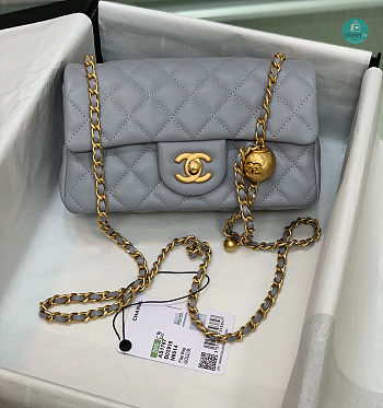 Chanel Classic Flap Pearl Crush Rectangle Gray Lambskin 20x13x7 cm