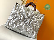 Louis Vuitton Econyl Onthego MM Pillow Silver Bag Puffer Giant Flower Monogram 34x26x13cm - 1