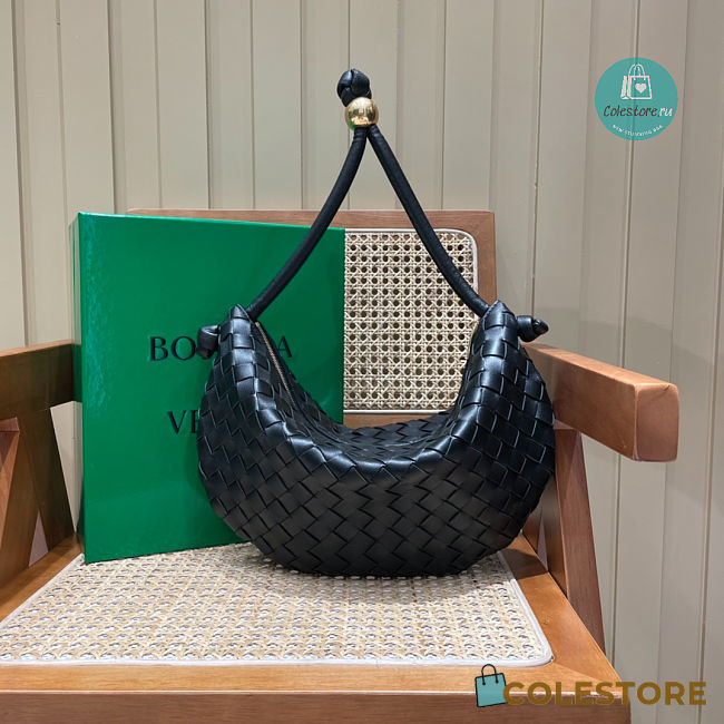 BOTTEGA VENETA Medium Turn Pouch in Intrecciato Leather Black 40x1x24cm - 1
