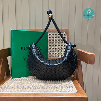 BOTTEGA VENETA Medium Turn Pouch in Intrecciato Leather Black 40x1x24cm