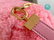 Louis Vuitton Twist MM Hand Bag In Shearling 23 x 17 x 9.5 cm - 4