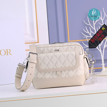 Dior Hit the Road CD Diamond In Beige 26 x 21 x 8 cm
