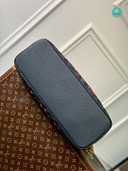 Louis Vuitton Lock It LV x YK bag 44 x 34 x 16 cm - 4