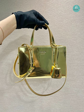 Prada Prada Re-Edition 1995 Top Handle Bag Shiny Leather 22.5x15.5x7.5 cm