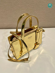 Prada Prada Re-Edition 1995 Top Handle Bag Shiny Leather 22.5x15.5x7.5 cm - 4
