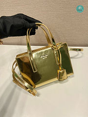 Prada Prada Re-Edition 1995 Top Handle Bag Shiny Leather 22.5x15.5x7.5 cm - 2