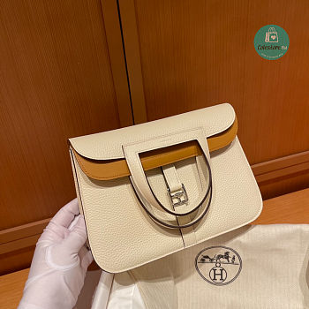 Hermes Halzan 25 In Off-White 25cm