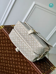 Louis Vuitton Medium Saumur Bag In Monogram Canvas Gray 28x11x20 - 2