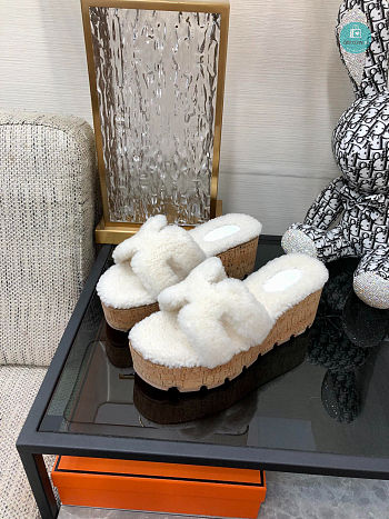 Hermes Eze Wedge Sandals In Shearling White