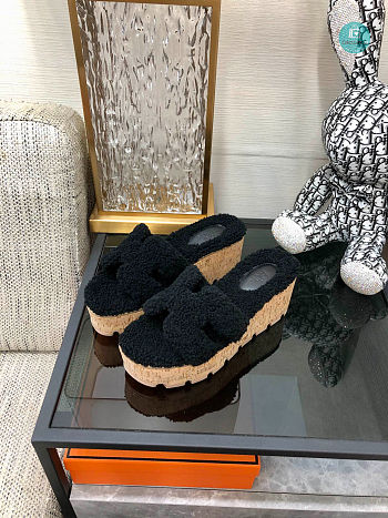 Hermes Eze Wedge Sandals In Shearling Black