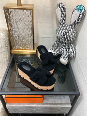 Hermes Eze Wedge Sandals In Shearling Black - 6