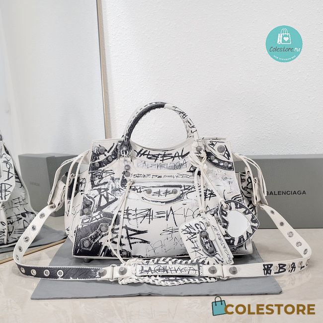 Colestore BALENCIAGA Neo Cagole Graffiti City Large Leather Tote Bag In White 38x17x24 cm - 1