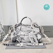 Colestore BALENCIAGA Neo Cagole Graffiti City Large Leather Tote Bag In White 38x17x24 cm - 1