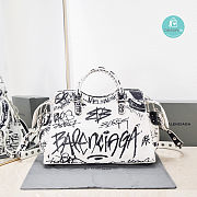 Colestore BALENCIAGA Neo Cagole Graffiti City Large Leather Tote Bag In White 38x17x24 cm - 4