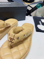 Chanel 23P Beige Quilted Charms Padded Pool Thong Logo Slipper Slide Flat Sandal  - 4