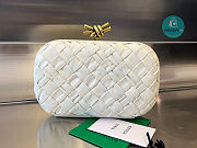 Bottega Veneta Off White Knot Clutch Bag M9988 19x11.5x5cm - 1