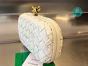 Bottega Veneta Off White Knot Clutch Bag M9988 19x11.5x5cm - 4