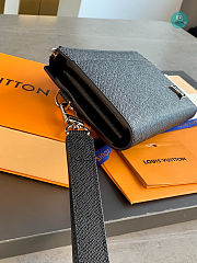 Louis Vuitton Zippy Dragonne M69409 Size 19x11x3.5cm - 4