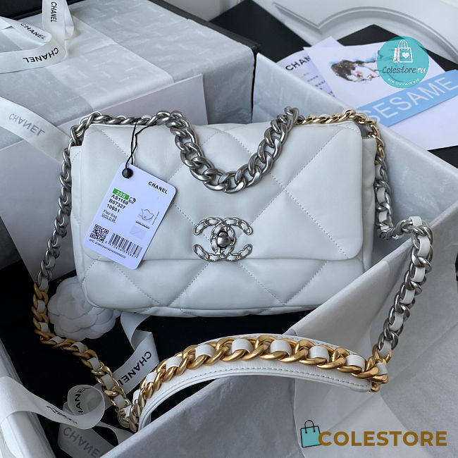 Chanel 19 Flap Bag In White size 26x17x8cm - 1