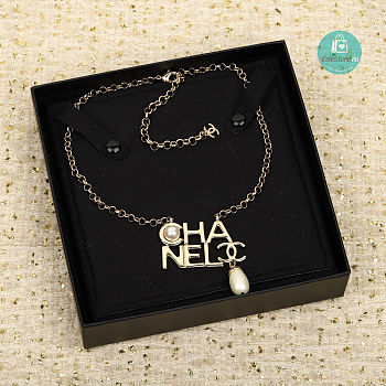 Chanel Gold Necklace Pearl