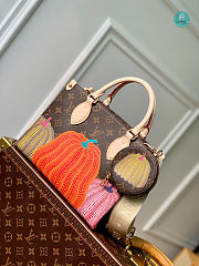 Louis Vuitton OnTheGo MM LV x YK Size 26×22×27cm - 1