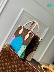Louis Vuitton OnTheGo MM LV x YK Size 26×22×27cm - 5