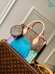Louis Vuitton OnTheGo MM LV x YK Size 26×22×27cm - 3