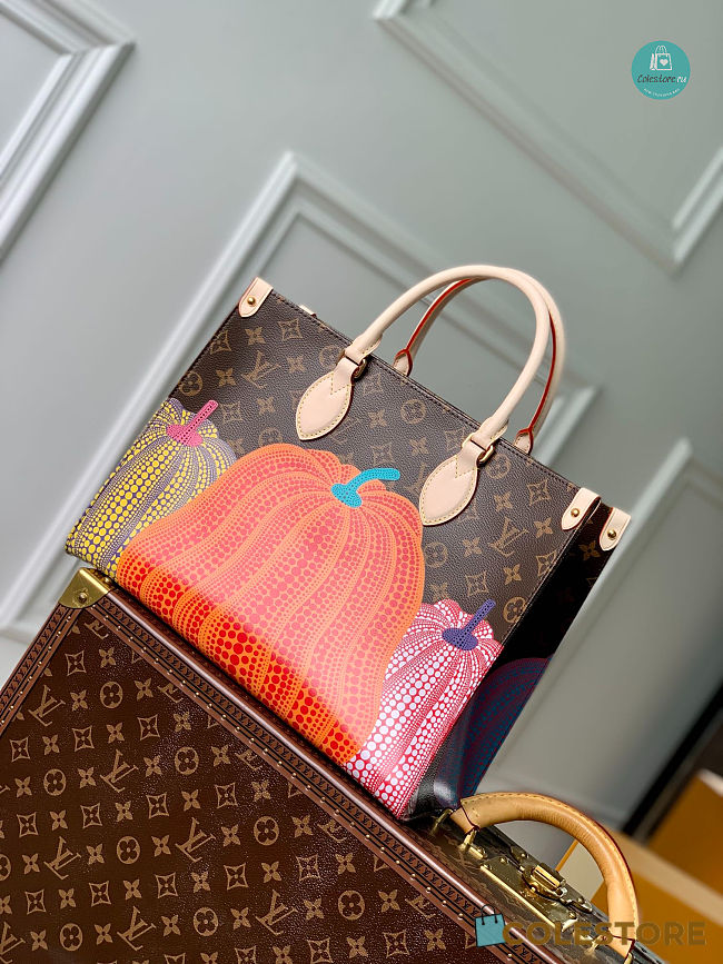  Louis Vuitton OnTheGo MM LV x YK Size 35x28x15cm - 1