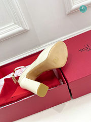 Valentino Garavani Tan-Go Patent Leather Platform Pumps White Size 35-42cm - 3