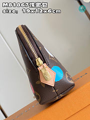 Louis Vuitton x YK Cosmetic Pouch Size 19x12x6cm - 3
