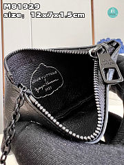 Louis Vuitton x YK Pochette Clé Size 12x7x1.5cm - 3