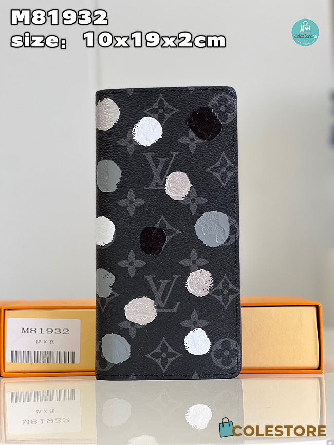 Louis Vuitton x YK Pochette Clé Size Size 10x19x2cm - 1