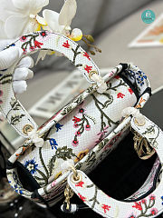 Dior Medium D-lite Bag White Multicolor Dior Petites Fleurs Embroidery Size 24x20x11cm - 5