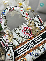 Dior Medium D-lite Bag White Multicolor Dior Petites Fleurs Embroidery Size 24x20x11cm - 4