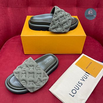 Louis Vuitton Pool Pillow Comfort Slipper Grey Size 35-40cm