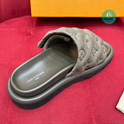 Louis Vuitton Pool Pillow Comfort Slipper Grey Size 35-40cm - 5
