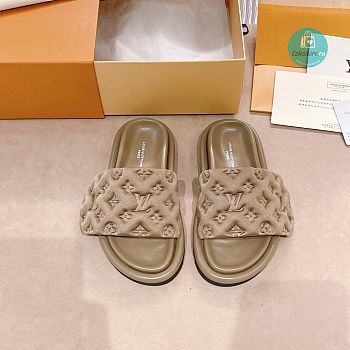  Louis Vuitton Pool Pillow Comfort Slipper Brown Size 35-40cm