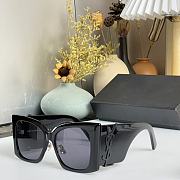 Saint Laurent Sunglasses With Oversized Cat-Eyes - 3