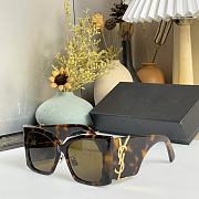 Saint Laurent Sunglasses With Oversized Cat-Eyes - 2