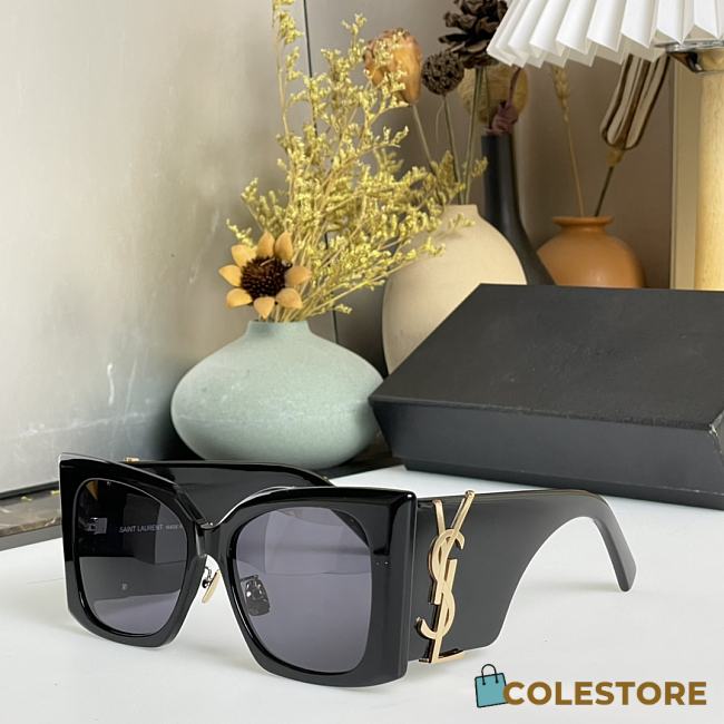 Saint Laurent Sunglasses With Oversized Cat-Eyes - 1