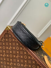 Louis Vuitton Loop Baguette Bag Black Size 23x13x6cm - 5