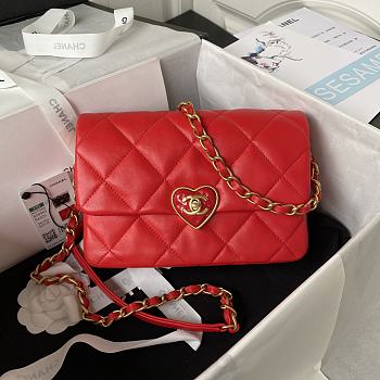 Chanel Flap Lambskin, Plexi & Gold-Tone Metal Red Size 21x14x7cm