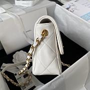 Chanel Flap Lambskin, Plexi & Gold-Tone Metal White Size 21x14x7cm - 3