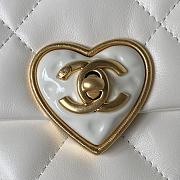Chanel Flap Lambskin, Plexi & Gold-Tone Metal White Size 21x14x7cm - 5