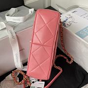 Chanel Flap Lambskin, Plexi & Gold-Tone Metal Pink Size 21x14x7cm - 2