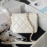Chanel Flap Lambskin, Plexi & Gold-Tone Metal White Size 18x13.5x5.5cm - 2