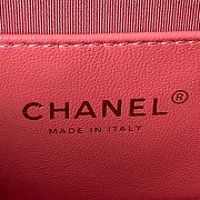 Chanel Flap Lambskin, Plexi & Gold-Tone Metal Pink Size 18x13.5x5.5cm - 3