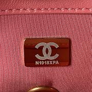 Chanel Flap Lambskin, Plexi & Gold-Tone Metal Pink Size 18x13.5x5.5cm - 2