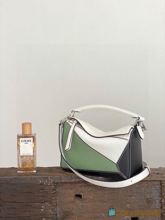 Loewe Puzzle Classic Calfskin Green 24x10x14cm - 1